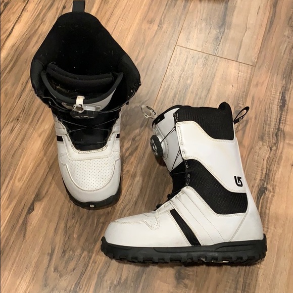 snowboard boots mens 9.5